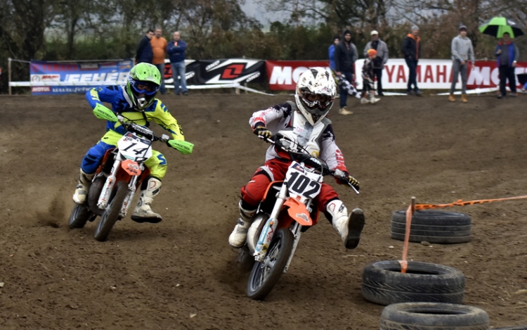 Szezonnyitó motocross verseny Esztergomban