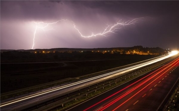 Budapestet is elérte a heves vihar, kisebb károk