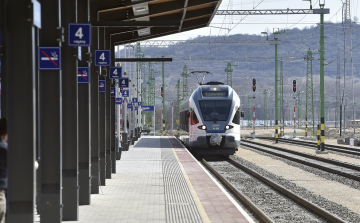 A hosszú hétvégéhez igazodva közlekednek a MÁV-Volán-csoport járatai