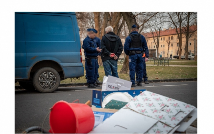 Lomtalanítás közben kaptak el két körözött bűnöző is