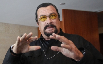 Kitiltották Ukrajnából Steven Seagalt nemzeti érdekek miatt